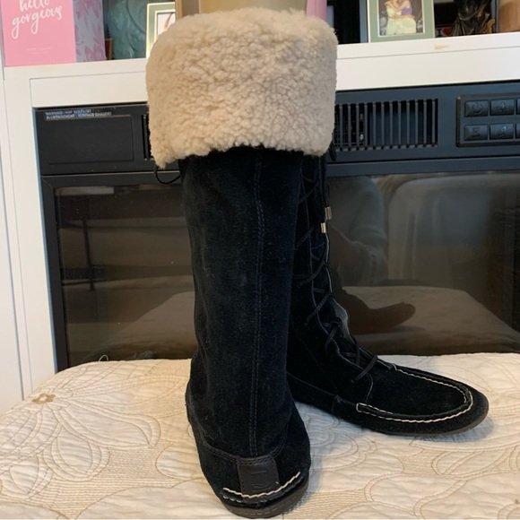 Sperry suede and Sherpa 8 hole moccasin boots - Picture 8 of 13